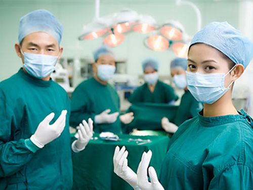 Có nên phẫu thuật độn cằm vĩnh viễn không?