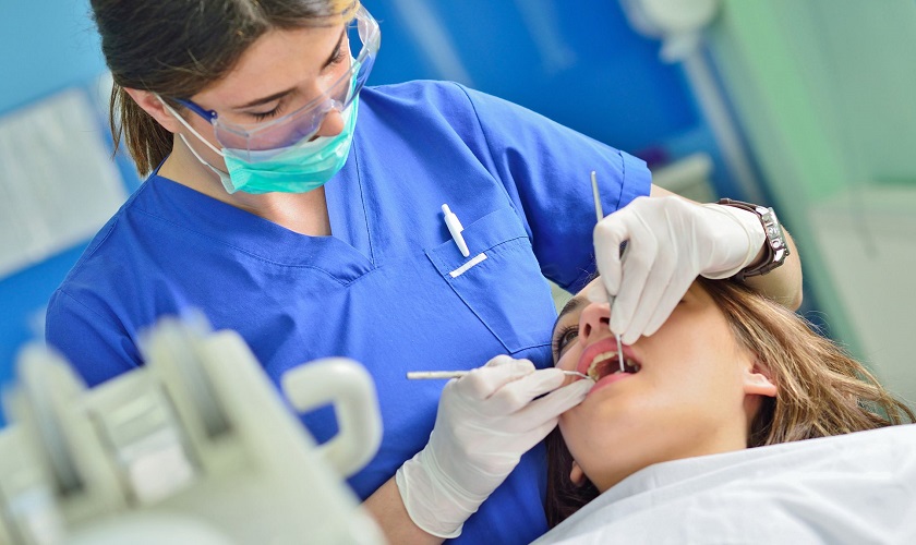 Bác sĩ tay nghề giỏi trực tiếp thăm khám